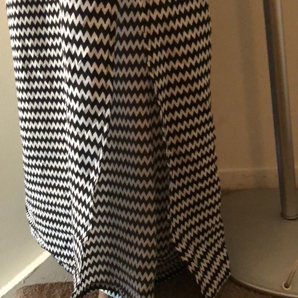 Black and white dress - Picture 3 of 4